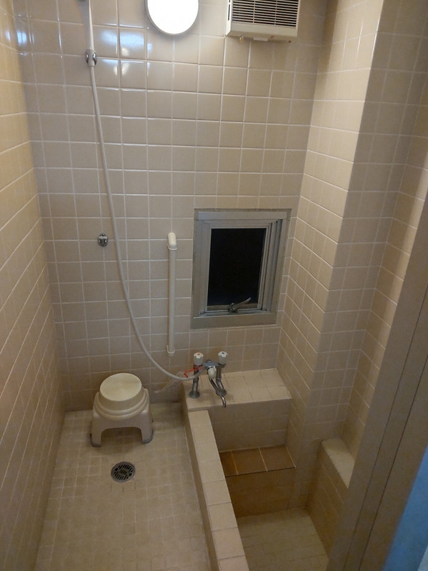 使ってないけど、部屋付きのレトロ風呂。面白いです。