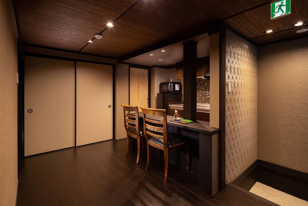 客室内のダイニングエリア