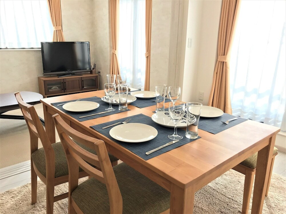 客室内のダイニングエリア