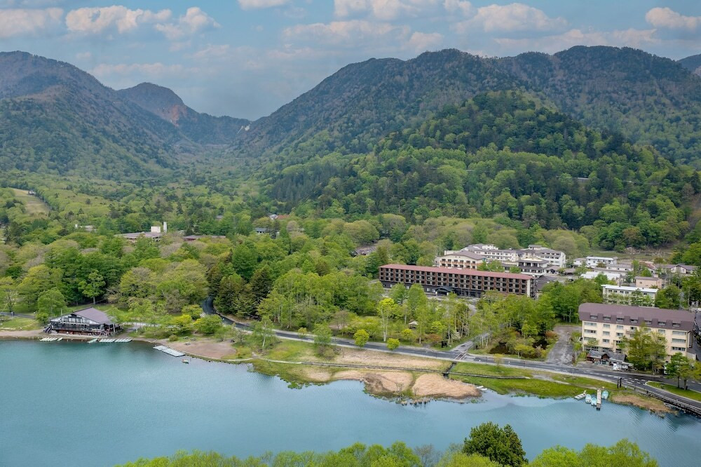 「湯ノ湖」を気軽に散策♪全室レイクビューのホテル4253858