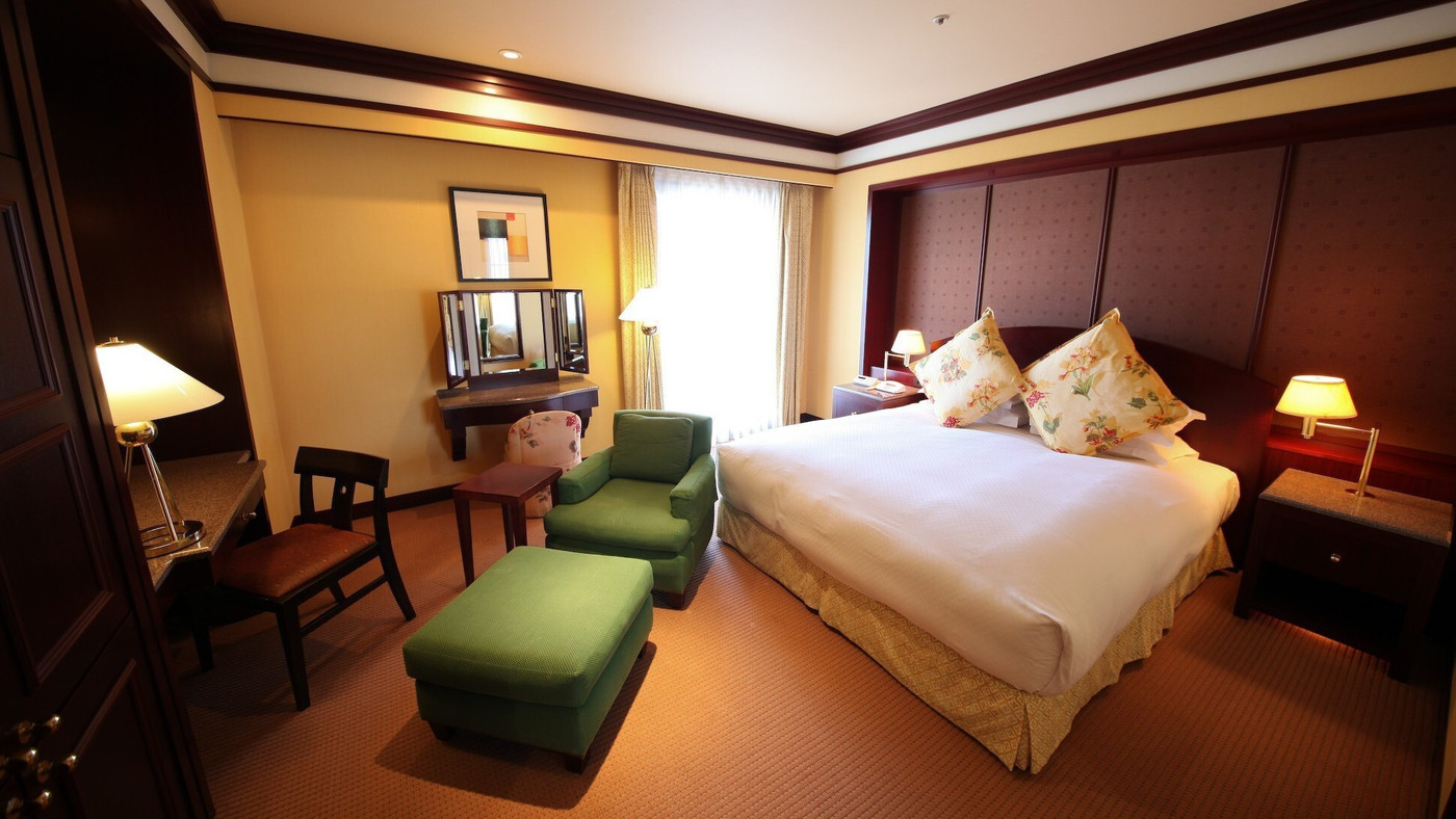  緑に囲まれた海外のような空間で優雅なティータイム3653753