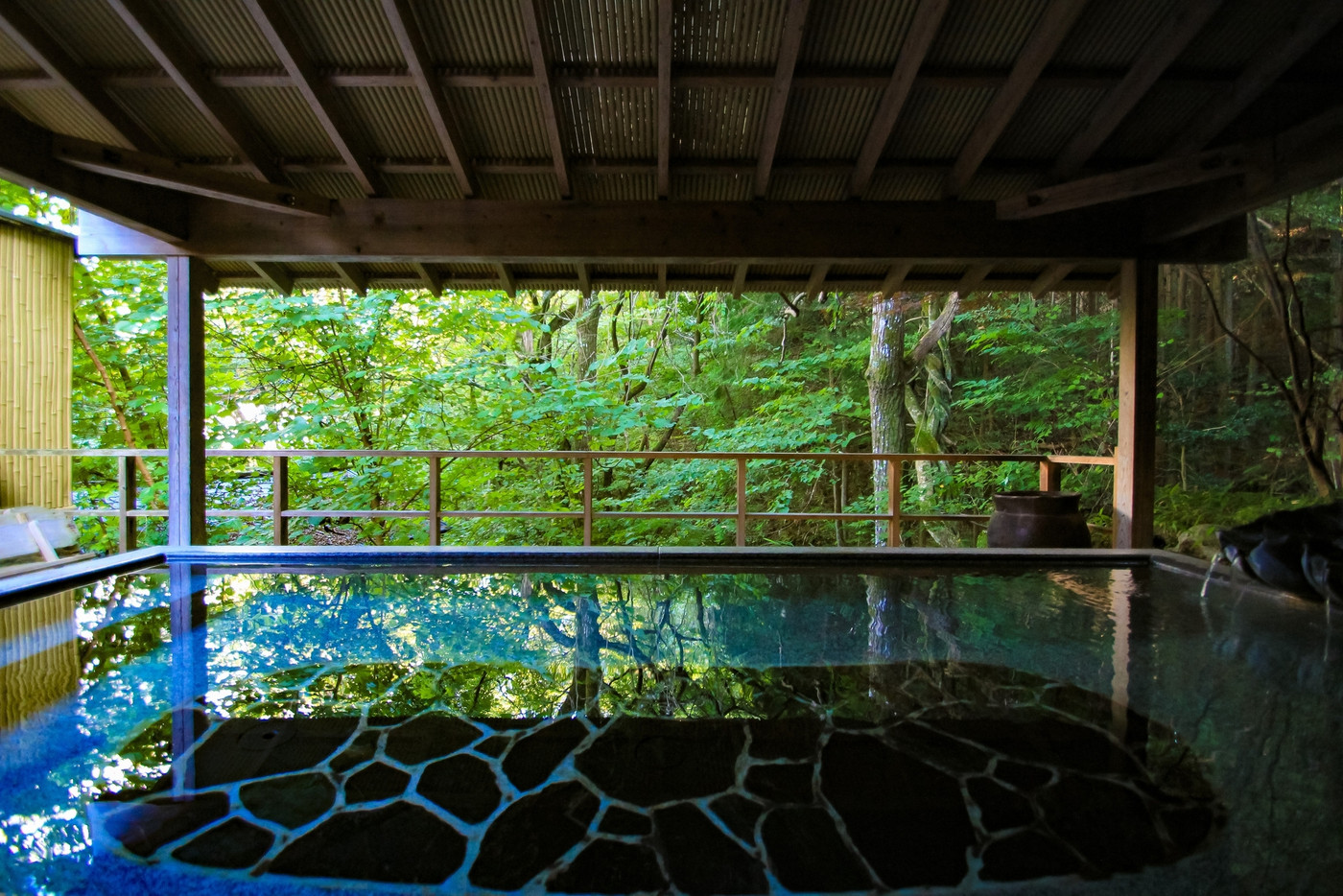 大きな窓からの景色をひとり占め♡天空に建つ大人の隠れ宿3423652