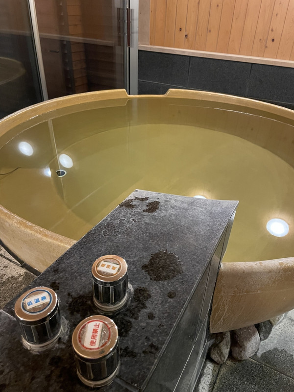 楽しみの掛け流しの高温泉が全く出なくて、とても残念でした