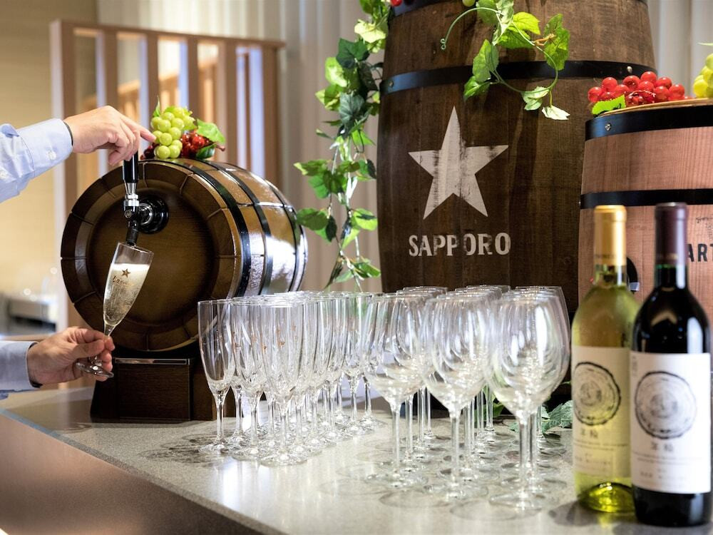 朝からワイン片手に約140種類のビュッフェメニューを4769543