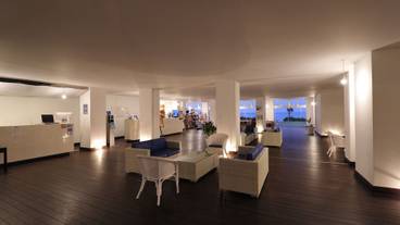 ロビー応接スペース / 4