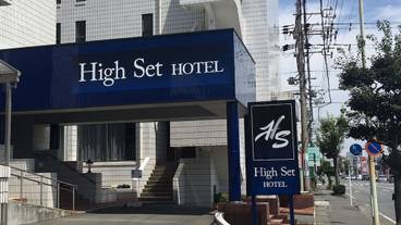 施設の入り口 / 2