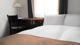 ダブルルーム ダブルベッド 1 台 喫煙可