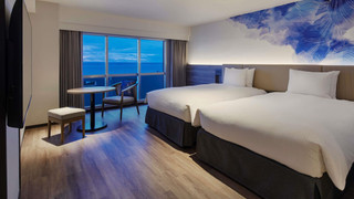 スーペリアルーム：シングルベッド2台、シャワーブース