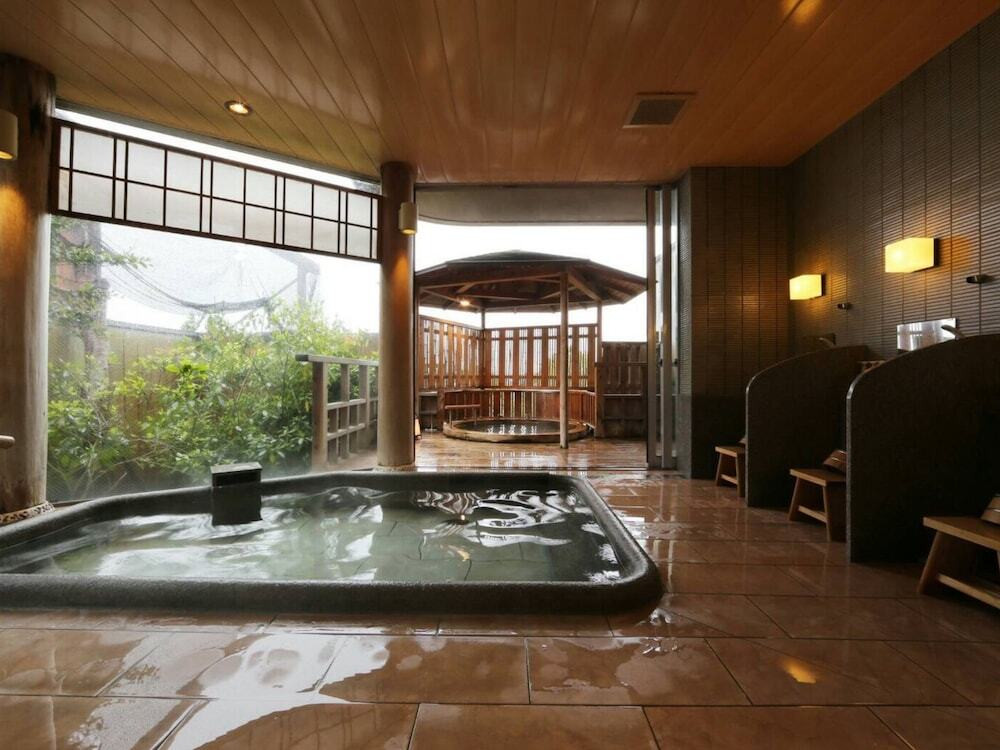 和味の宿 角上楼(ナゴミノヤド カクジョウロウ) / 1