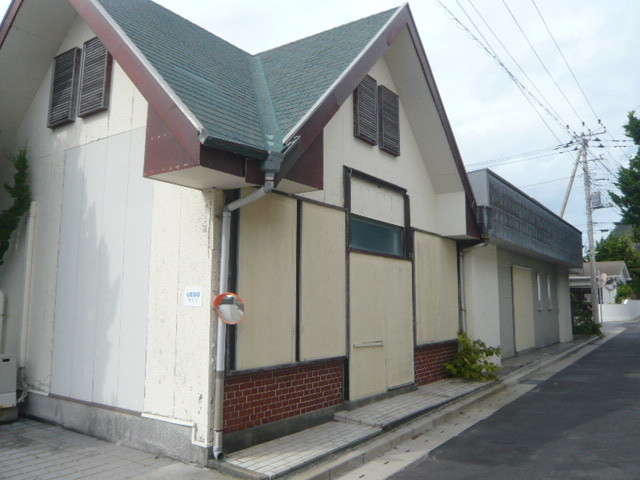 ウエゴの外観は、瀟洒な感じで、親しみが湧いてきます。