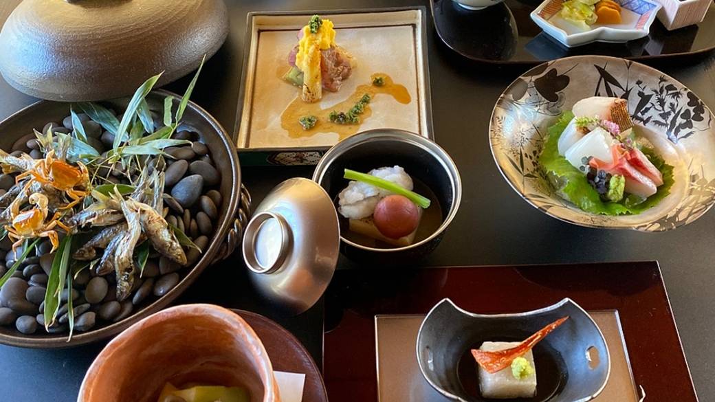 ローストビーフも並ぶ
豪華ビュッフェの夕食 / 3
