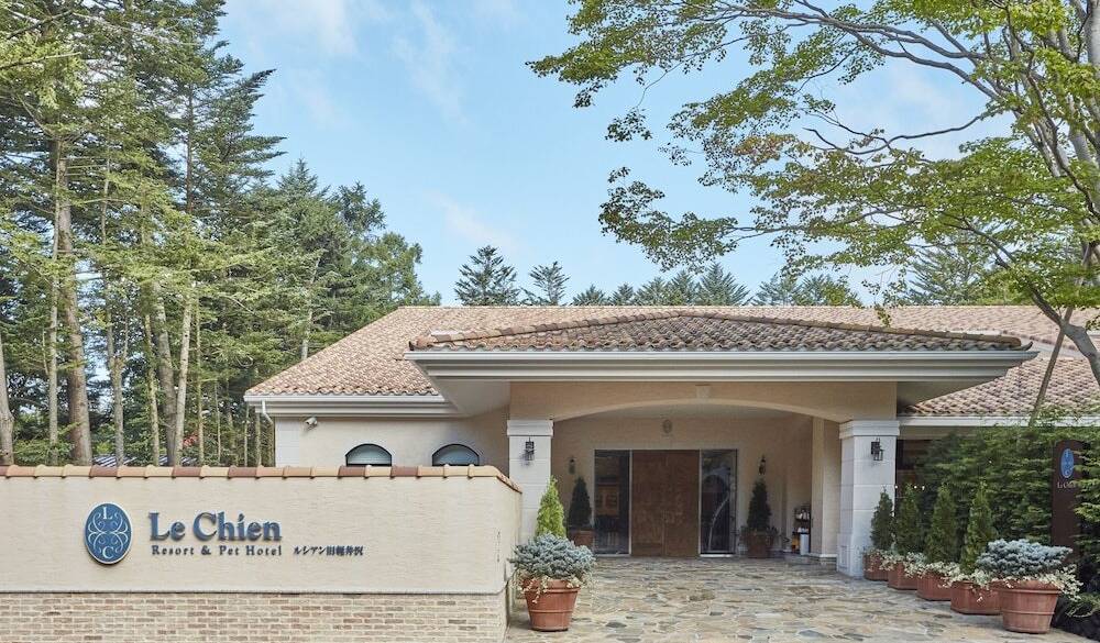 愛犬家のためのホテルに
チェックイン / 1