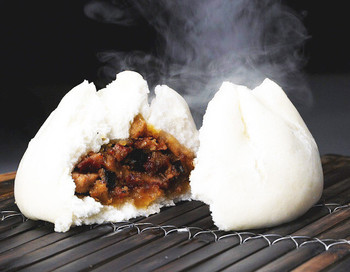 「江戸清 中華街本店」料理 1217360 チャーシュー包（パオ）　1個500円　備長炭で丁寧に焼き上げた叉焼がたまりません！！
