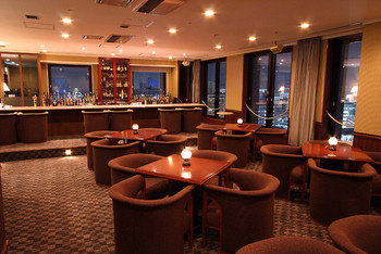 「J-Lounge」 内観 4681322 テーブル席は深い椅子が特徴でゆったりと寛げます。