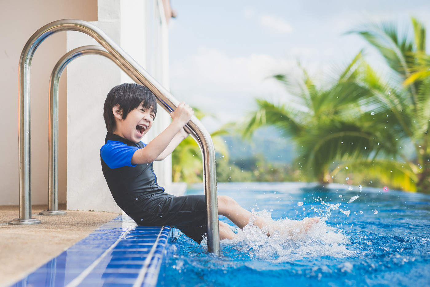 child splashing around in the pool