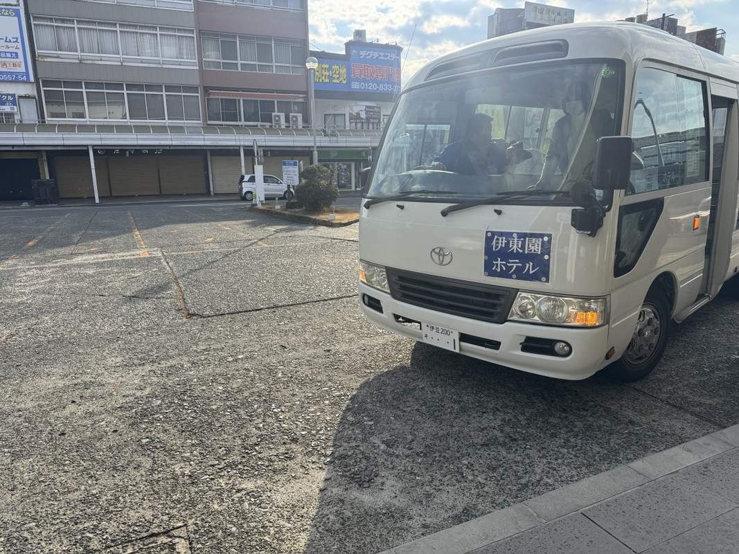 駅からは地味に歩くので、送迎バスの存在はありがたいです。