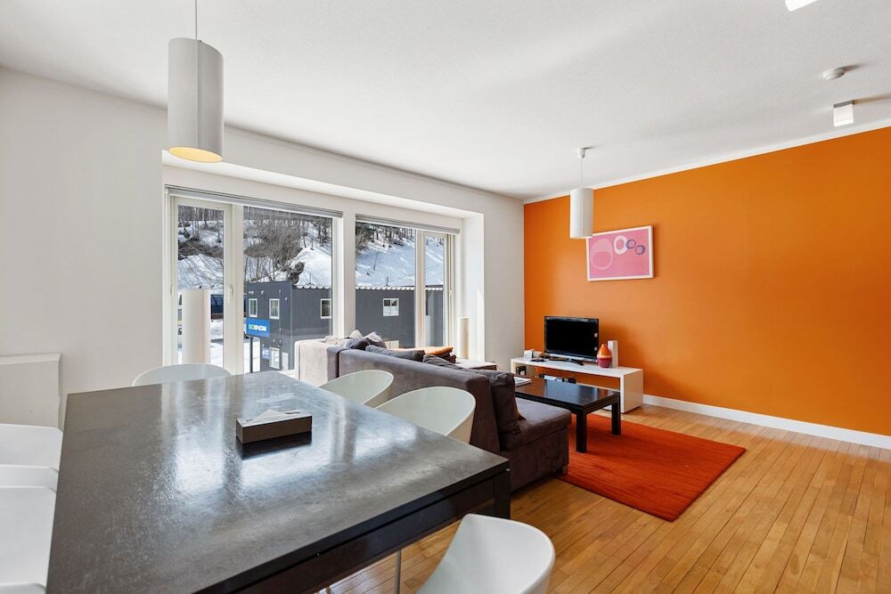 客室内のダイニングエリア