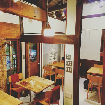 「美食同源 CAFE KEATS」 内観 60050474 店内14席（禁煙）