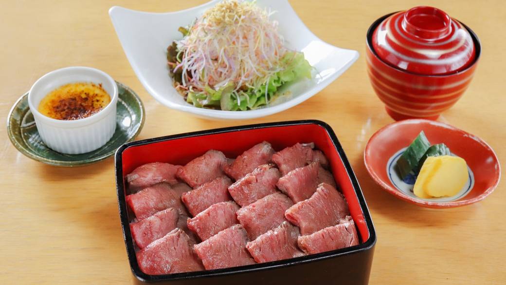 夕食はゆっくり
館内のレストランで / 3