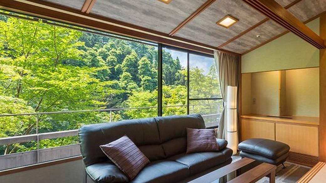 伊香保の山々を望む
広い客室やテラス / 2