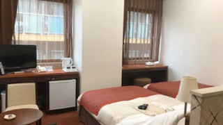 ツインルームシングルサイズベッド 2 台