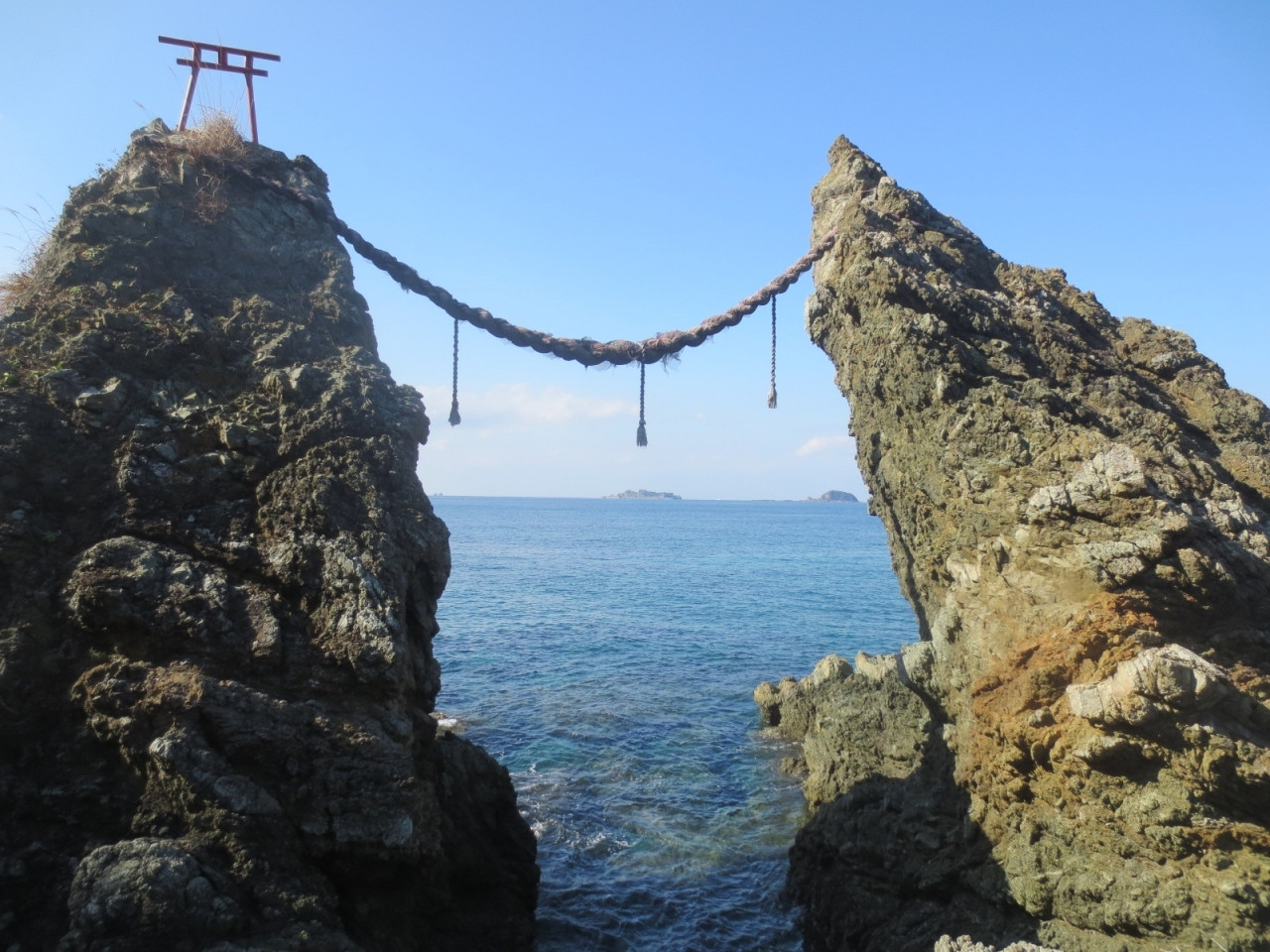 3. 目指せラブ運アップ♡フォトジェニックな「野母崎（のもざき）の夫婦岩」2997138