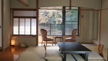 客室内のダイニングエリア / 4