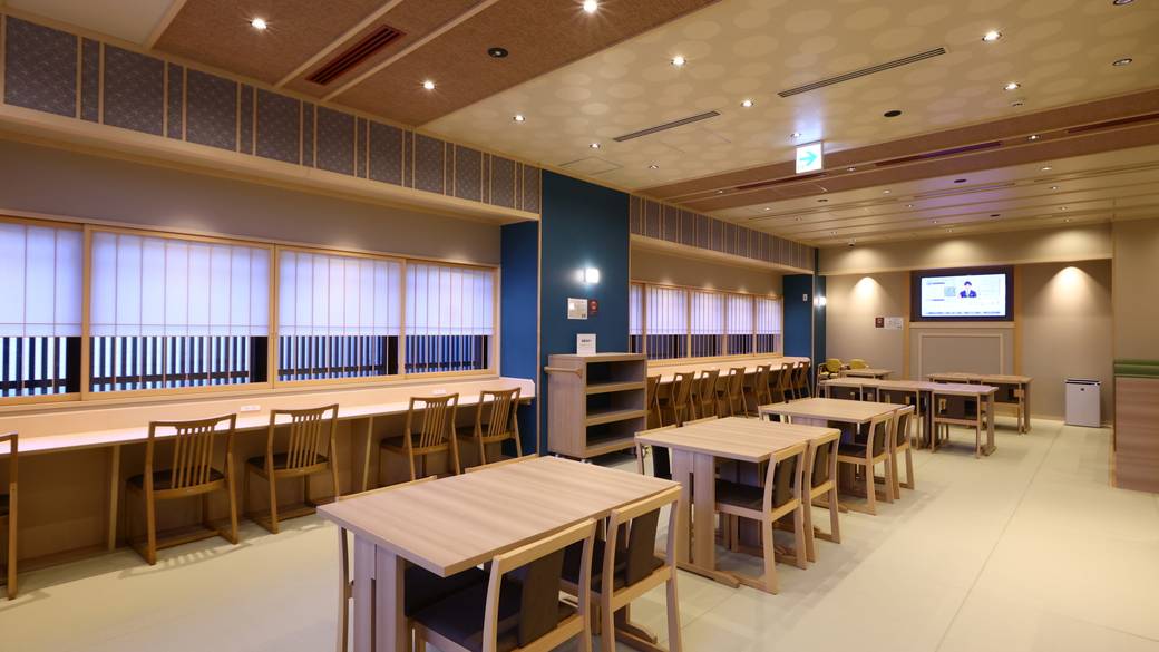 ホテル1階のレストラン / 3