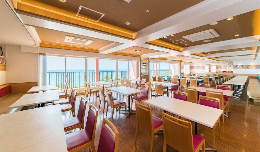 沖縄の恵みどっさり！
約80種の朝食ブッフェ / 5