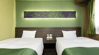 [喫煙] ツインルーム ベッド幅120cm x 2台/2名まで/18.3平米