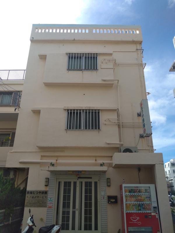 建物は大通りから少し入った先になります。