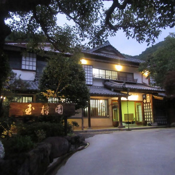 四季折々の“日本庭園”を望む純和風の温泉宿3392571