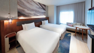 ラグジュアリー ツインルーム  Type-B 禁煙 (ラウンジアクセス付き)