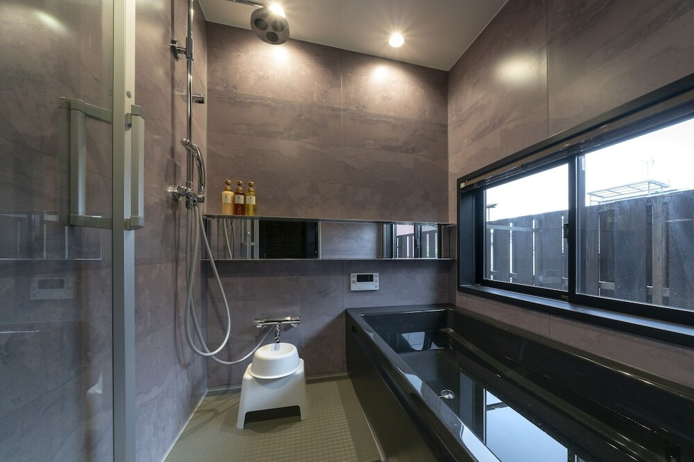 バスルームのシャワー