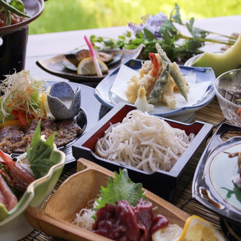 「会津」の地粉を使った職人の手打ち「十割蕎麦」は絶対に食べたい!3977882