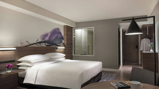 温泉プレミアムルーム キングベッド1台 禁煙 レイクビュー