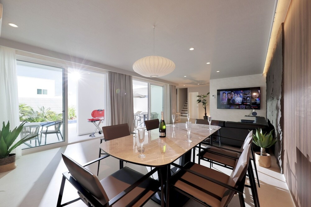 客室内のダイニングエリア