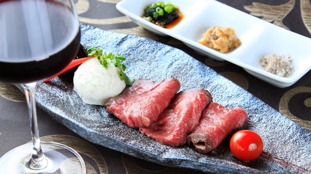 五感が刺激される
彩り豊かな会席料理 / 2