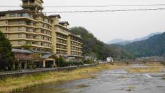 三朝温泉 依山楼 岩崎