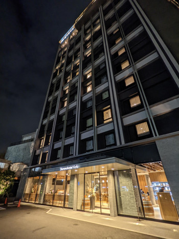 「甲府城」の目の前に佇むホテル3918215