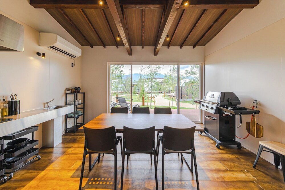 客室内のダイニングエリア