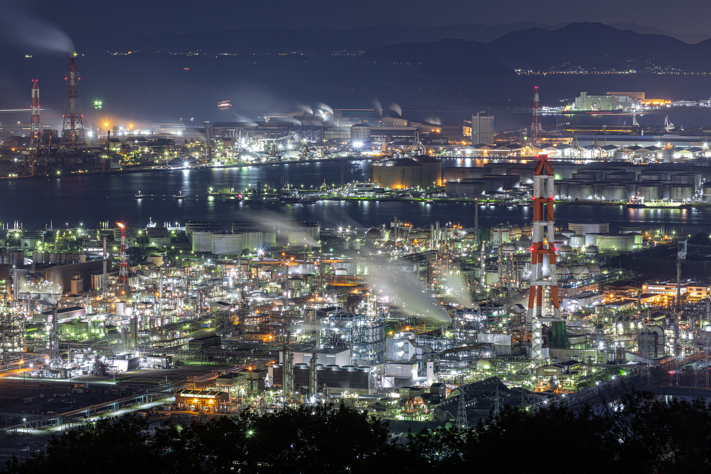 水島コンビナートの工場夜景