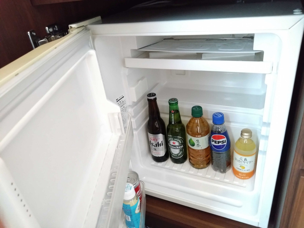 クラブルームなので、有料のドリンク類が入っていました