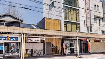 施設の正面 / 2