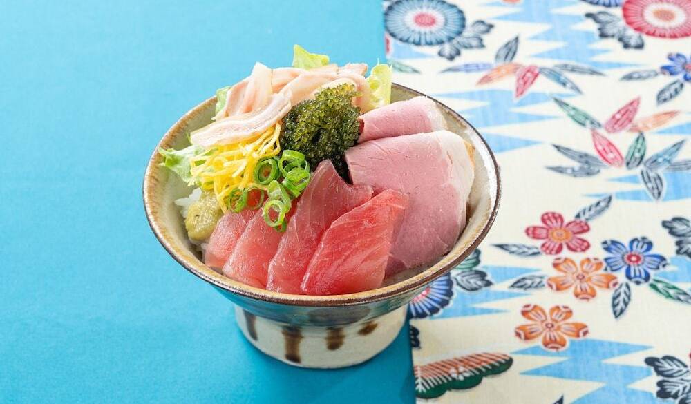 沖縄の恵みどっさり！
約80種の朝食ブッフェ / 3