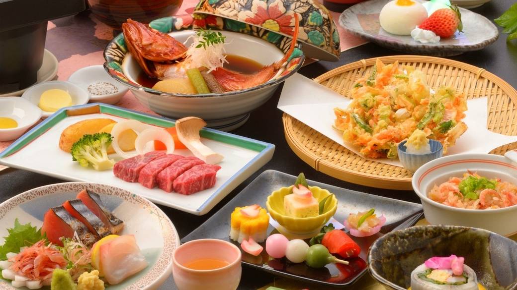 海の幸を盛り込んだ
地元産にこだわった会席 / 1