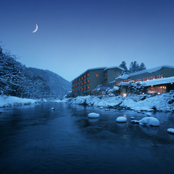 2. 渓流を望む露天風呂でポカポカに。大人カップルを癒やす「游泉 志だて（ゆうせん しだて）」3633547