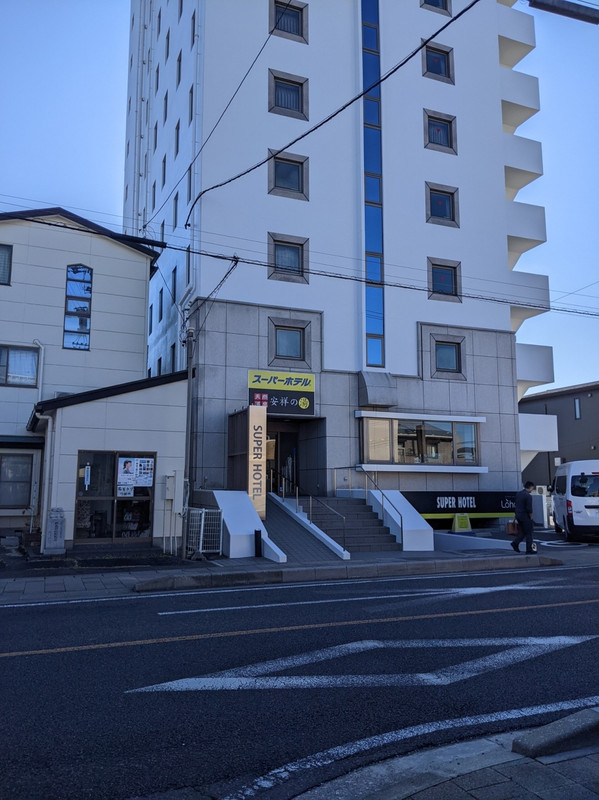 安城駅北口から歩いて行くと見えます。