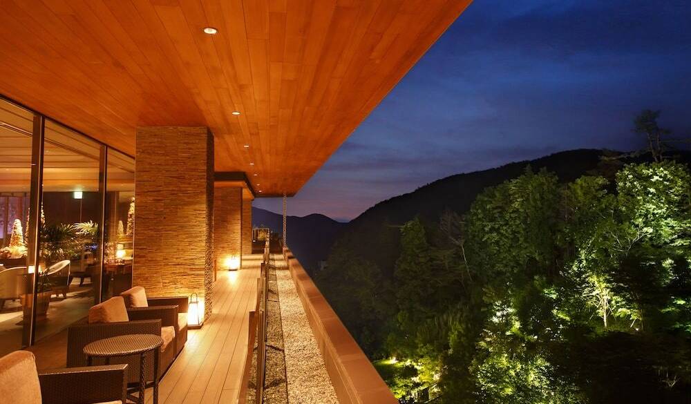 ライトアップが美しい
夜の庭園をお散歩 / 2