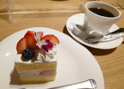 SARAS CAFE ＆ BRASSERIE